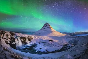 Images Dated 21st February 2015: Northern lights at Mount Kirkjufell, Iceland