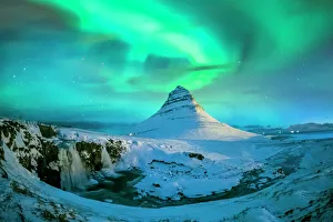 Images Dated 21st February 2015: Northern lights at Mount Kirkjufell, Iceland