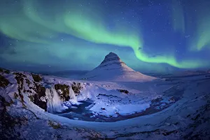 Images Dated 21st February 2015: Northern lights at Mount Kirkjufell, Iceland