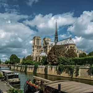 Images Dated 14th August 2014: Notre Dame Cathedral, Paris, France