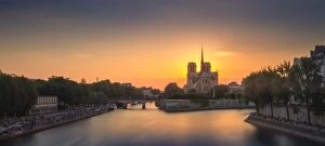 Images Dated 13th June 2014: Notre Dame at sunset