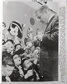 NY Yankee Mickey Mantle Signing Autographs for Cub Scouts