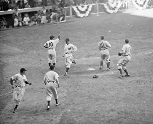 Ny Yankee Players Cross Home Plate