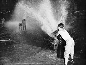Spraying Prints: Nyc Kids Trying To Beat The Heat Wave