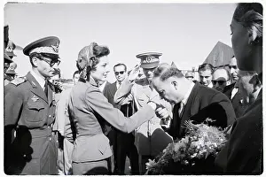 Officers, Mayor Greet Iranian Queen