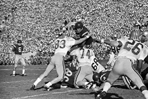 Ohio State Tacklers Stop O.J. Simpson