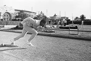 Simpson Prints: O.J. Simpson Starts from Running Blocks