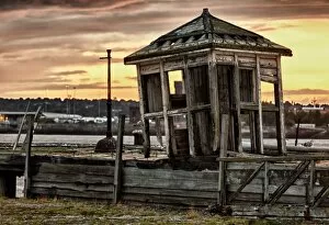 Images Dated 28th September 2011: Old abandoned shack by Mersey
