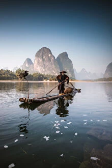 Images Dated 12th October 2013: Old chinese fisherman with cormorants, China