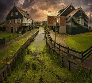 Domingo Leiva Travel Photography Gallery: Old dutch houses and canals at Volendam, Netherlands