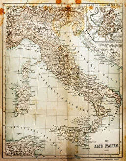 Images Dated 13th March 2017: The old Italy map