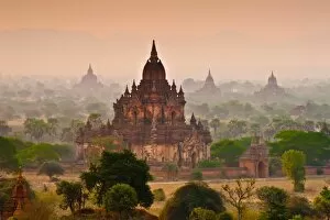 Myanmar Culture Gallery: Old pagodas in Bagan