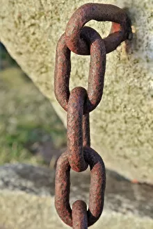 Steel Gallery: Old rusty steel chain