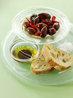 Images Dated 18th February 2012: Olives with ciabatta bread and oil for dipping, snacks