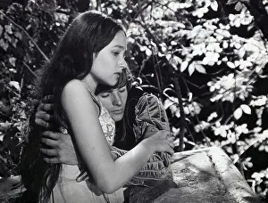 Teenage Boy Prints: Olivia Hussey and Leonard Whiting in Romeo and Juliet