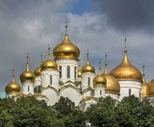 Images Dated 31st August 2015: Onion domes of Kremlin Cathedrals in Moscow, Russia