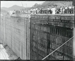 Canal Zone Prints: Onlookers Viewing the Gatun Locks