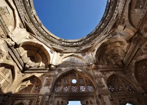 Images Dated 11th December 2011: Open ceiling at the entrance of Juma Masjid