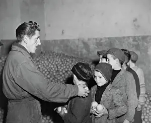 Huty32801 Prints: Oranges For Italian Children, 1945