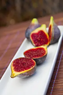 Organic figs, cut