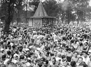 Cities Prints: Overcrowded bath Gänsehäufel