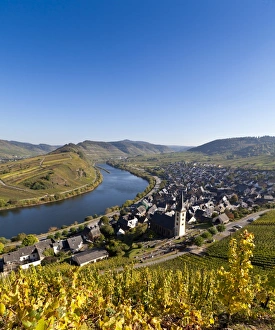 Overlooking Bremner with a Moselle bend, Landkreis Cochem-Zell district Overlooking Bremner with a Moselle bend, Landkreis Cochem-Zell district