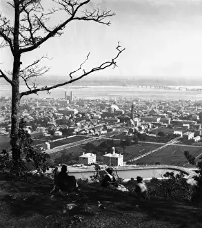 Looking Over Prints: Overlooking Montreal