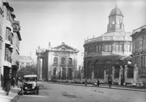 Prints of circa 1920: The Claredon Centre and Sheldonian Theatre at Oxford, England. (Photo by Fox Photos/Getty Images) Timeless Treasures: Iconic Black and White Prints from the Fox Photo Library: Oxford Centre