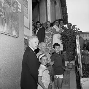 Pablo Picasso with Children an Arthur Rubinstein