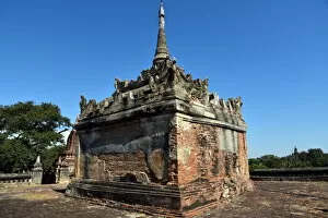 Images Dated 17th November 2015: Top of a pagoda Bagan Myanmar