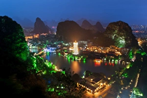 Images Dated 4th June 2012: Pagoda of Gullin