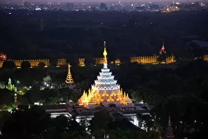 Myanmar Culture Gallery: pagoda by night