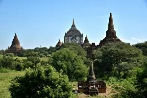 Images Dated 17th November 2015: Several pagodas Bagan Myanmar