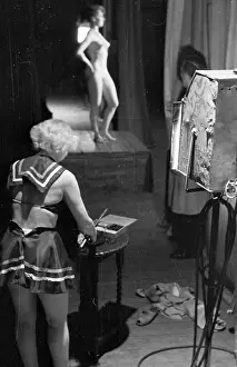 Revue Prints: Painting Nude