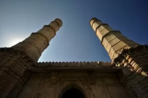 Images Dated 11th December 2011: A pair of Minars at Juma Masjid