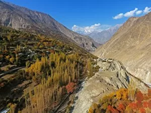 Images Dated 31st October 2016: Pakistan - An aerial view of Nagar Valley, Gilgit Baltistan