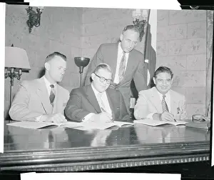Pakistanians and American Oil Producers in Meeting