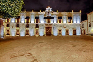 Images Dated 31st July 2016: Palacio de la Corregidora, which houses the State Government Offices, at night - Queretaro, Mexico