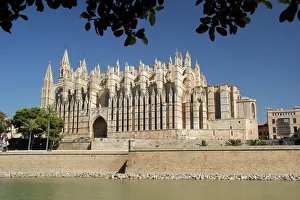 Landmark Gallery: Palma Cathedral, --La Seu--, Paseo Maritimo, Palma de Mallorca, Majorca, Balearic Islands