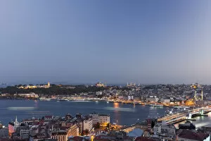 Images Dated 30th September 2012: Panorama of Old Istanbul at dusk