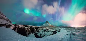 Images Dated 15th March 2015: Panoramic View of Kirkjufell Mountain with Aurora