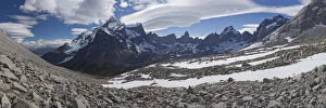 Panorama Collection: Panoramic view of the valley of the Cordillera del Paine mountains, French Valley