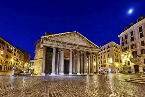 Images Dated 18th September 2016: pantheon in Rome at night