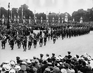 Historical Central Press Art Prints Gallery: Parading Anzacs