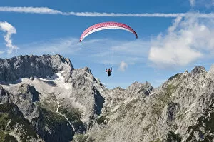 Images Dated 16th August 2011: Paraglider, Hollental or Hell Valley, Hollentalferner glacier, Waxensteinkamm crest