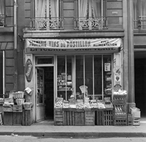 Images Dated 28th September 2006: Parisian Grocery
