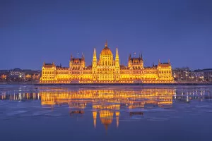 Images Dated 14th February 2012: The Parliament of Hungary, Budapest in the winter night