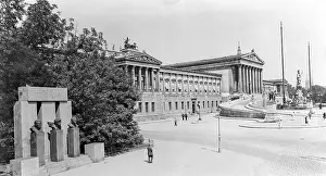 Monuments Prints: Parliament and Monument of the Republic in Vienna