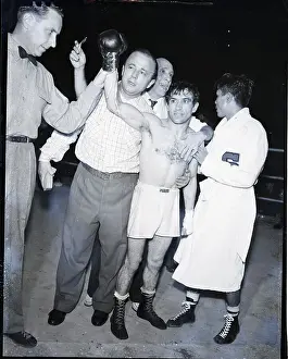 Trainer Prints: Pascual Perez, Champ Surrounded By People