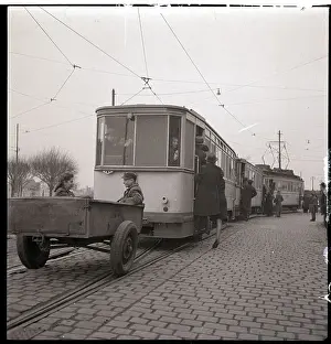 Dresden Prints: Passengers Board Streetcar in Dresden